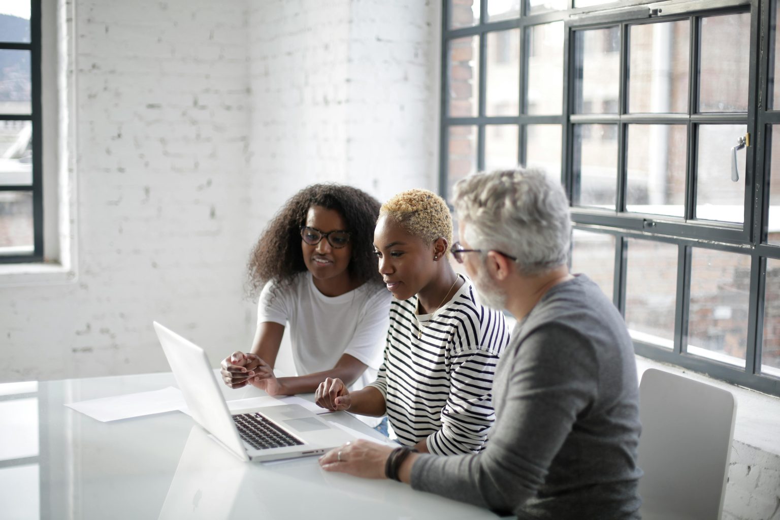 Job Shadowing 101: Definition, Best Practices & Benefits for Teams ...